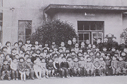 昭和30年代当時の真生塾の子供たちの集合写真