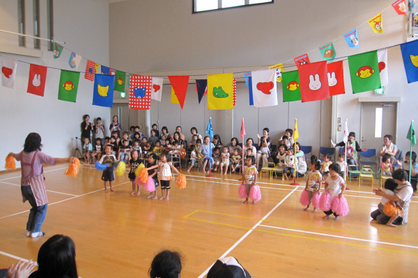 施設での生活　運動会でのお遊戯